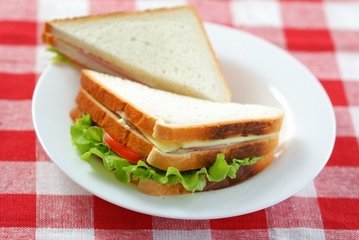 自制三明治，做法簡單的營養早餐，早上你想來一份嗎