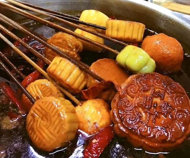 火鍋串串香月餅，別有一番驚異滋味，值得嘗試