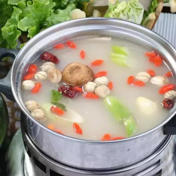 秋天到了,學學這5款火鍋湯底的做法吧! 秋天到了,學學這5款火鍋湯底的做法吧!