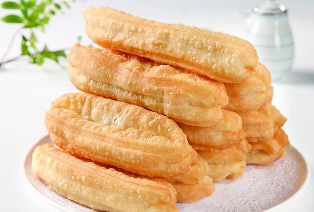 家常油條好吃有秘訣，配方，蓬松又酥脆，涼了也不硬