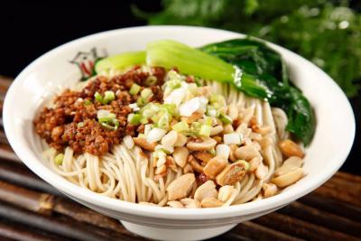 成都擔擔面食技術培訓哪里好？面臊炒制流程技巧